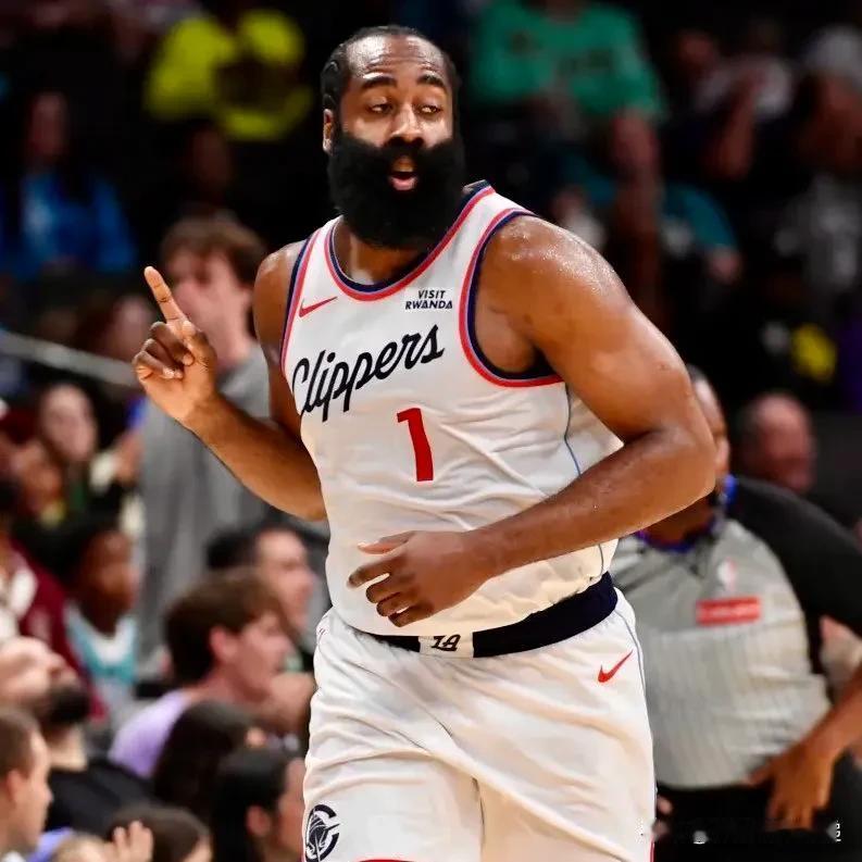 詹姆斯·哈登目前是NBA历史上唯一一位保持多支球队单场得分纪录的球员。以下