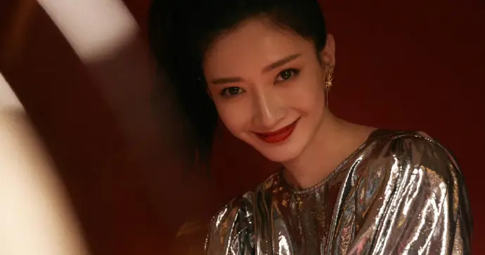 江疏影高马尾造型魅力绽放:时尚解析