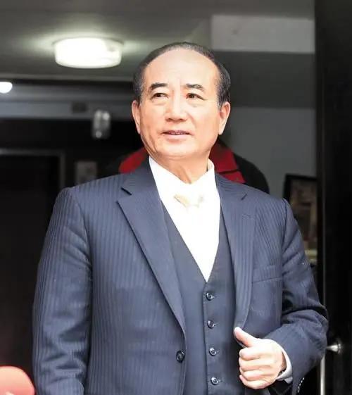 这次要给王金平点赞！原来王金平一直在暗挺郑丽文。从王金平昨天接受记者的采访得知，