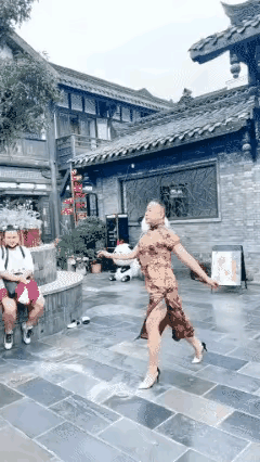 什么玩意儿？！做人要是丢了羞耻二字，那就会天下无敌。您瞧这位，不以为耻