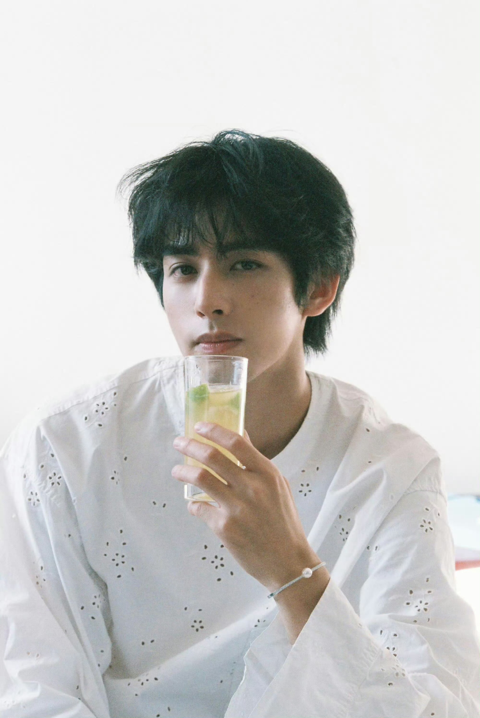 早期的宋威龙少年感满满！光是看着这组图就能脑补出一部青春电影