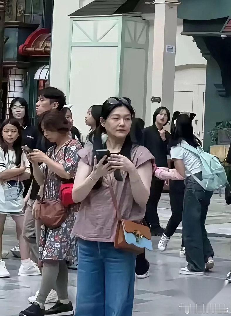 大S去世前两年的照片，已经比普通人还老了，她有点像心脉受损的样子，整个人心力交瘁