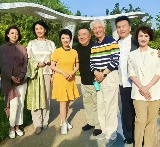 国庆节前夕，这些央视已经退休的主持人们，他们自发的组织了一次小范围的聚会，当年风