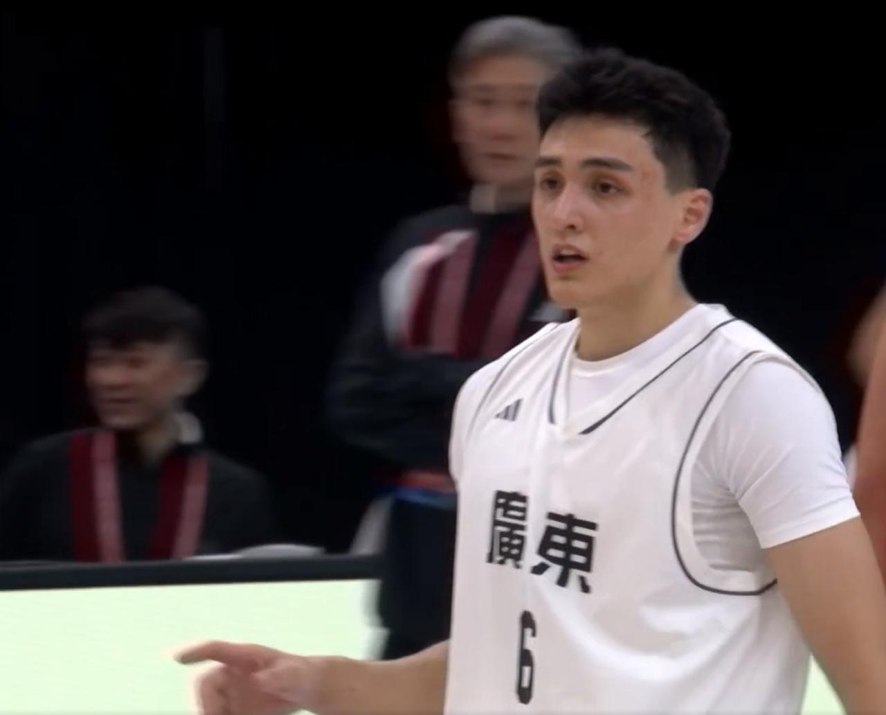 9投8中！砍18分8板，广东队夺冠，他成为了奇兵，赛后太激动：泪流满面……第十