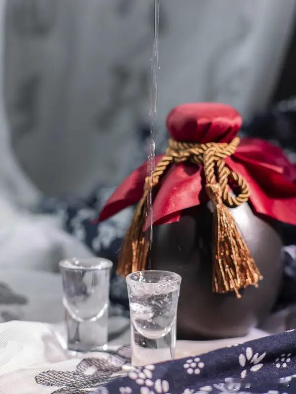白酒利空突袭，要带崩消费吗？机会还是风险？我有以下看法——昨晚美股三大指数集体