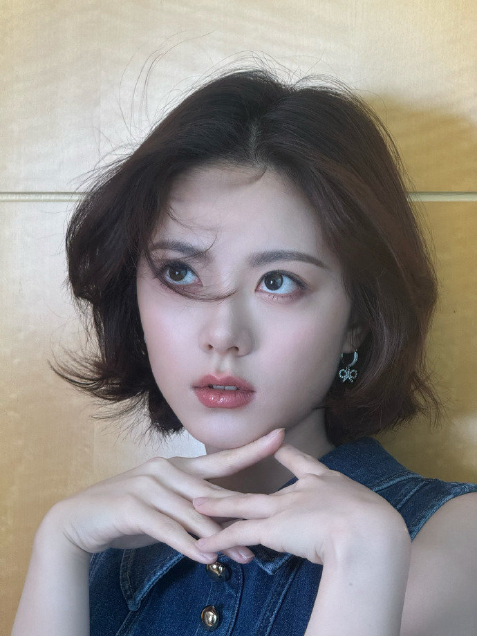 赵今麦庆功宴无袖牛仔裙造型心有林曦直播心有林曦直播，好生登对的两位呀，赵今麦庆