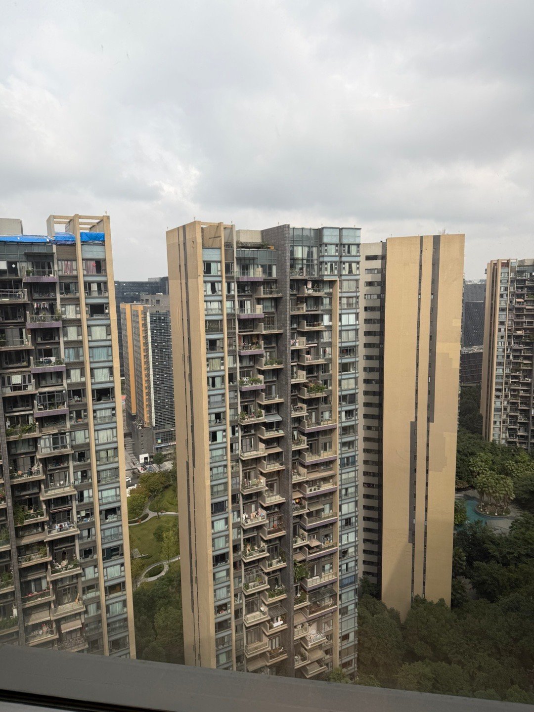 喜欢成都的房子，家家户户都有阳台，就喜欢有阳台的房子。​​​