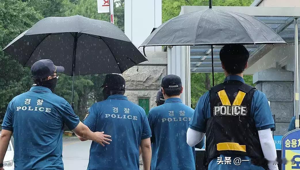 15日，韩国内乱特检组打算再次尝试强制传唤前总统尹锡悦前往首尔检察厅特检组驻地接