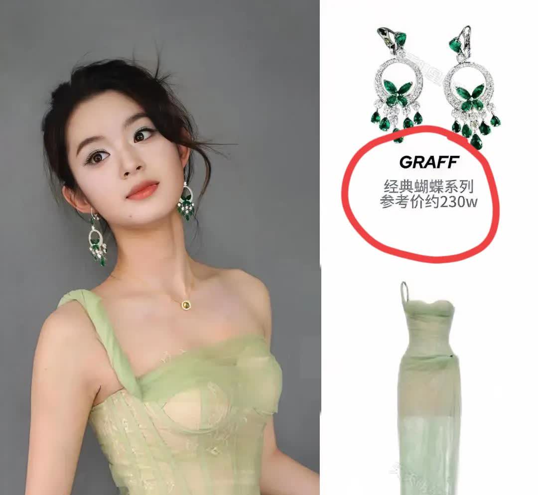 娱乐圈最坑爹的出现了不是成龙的儿子而是才刚刚满18岁的女明星黄杨
