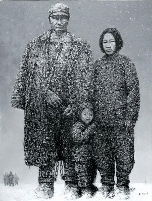 1937年初，日本兵将一家三口押到了刑场上。当父亲被他们砍断脖子后，5岁的小男孩