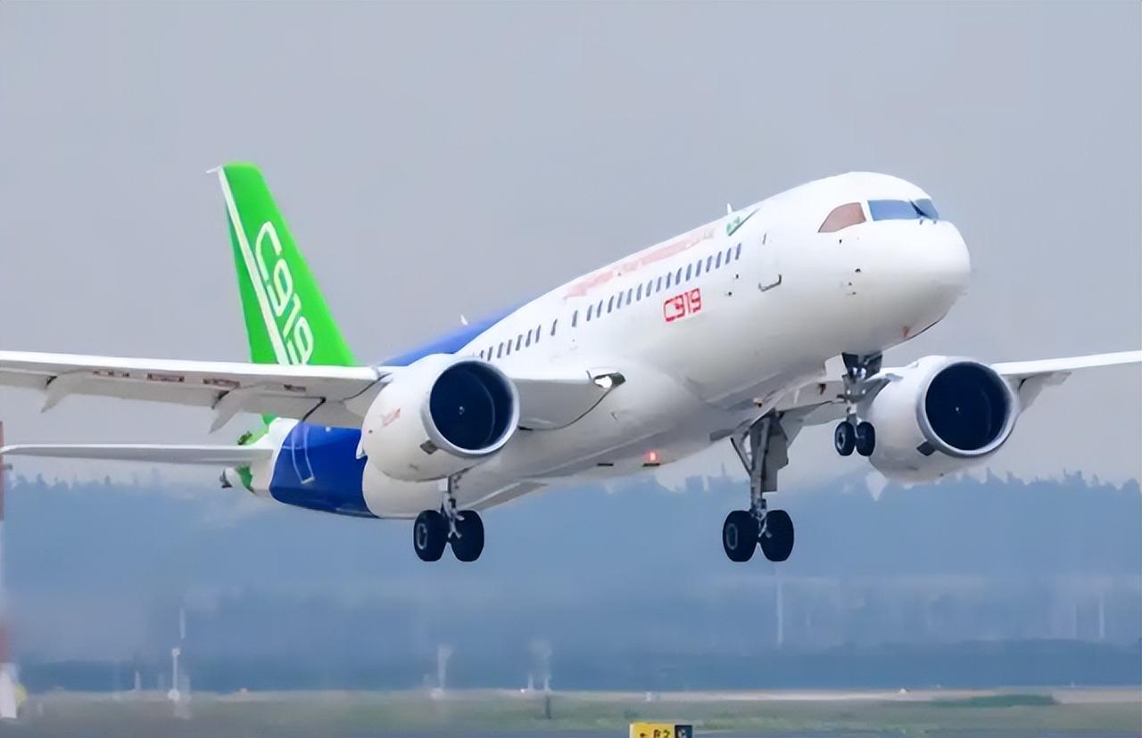 忍了8年，中国终于对欧美航空霸权掀桌子！C919用硬实力杀出麻烦看官老爷们右