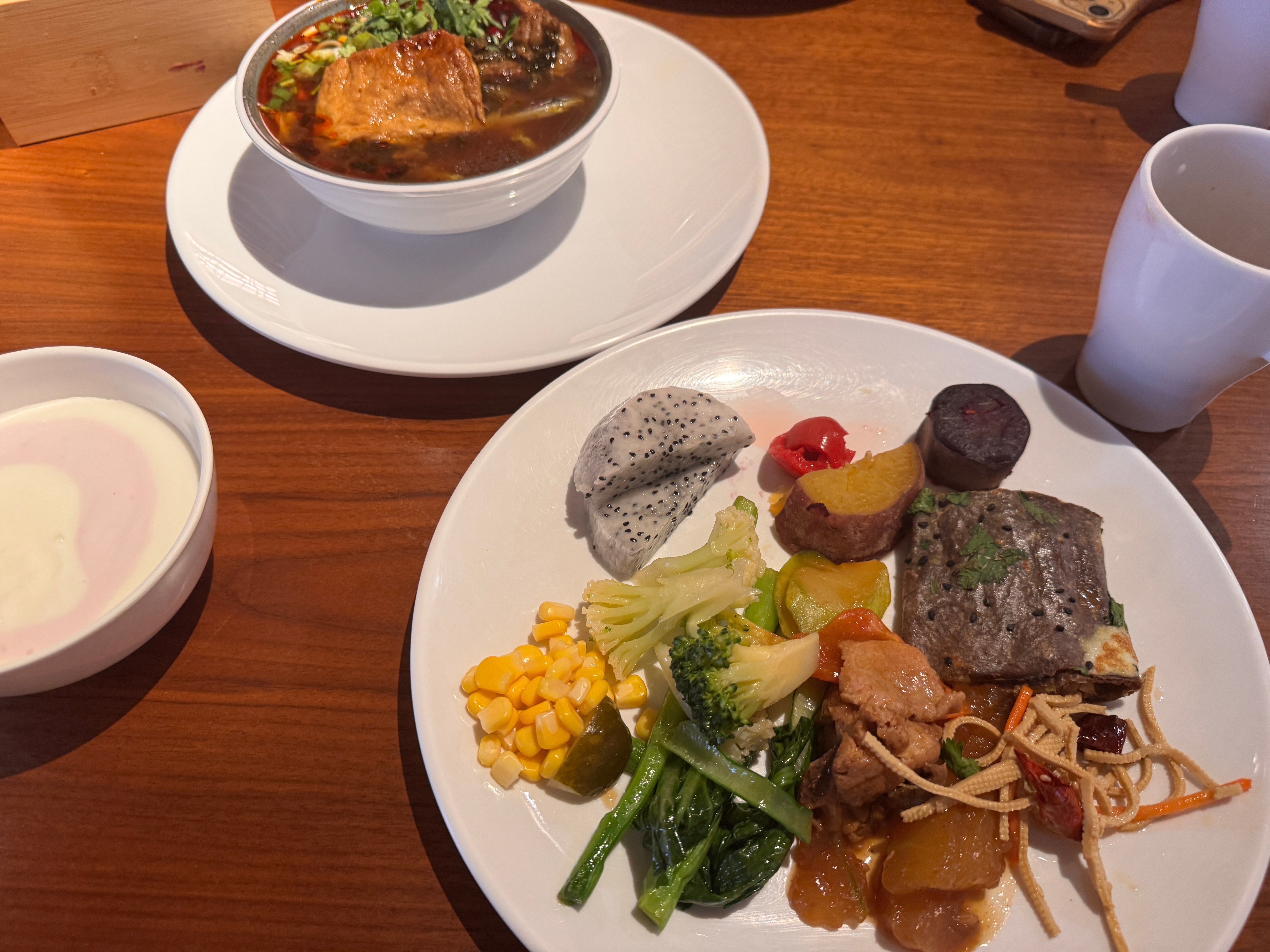 最近运动量大，导致食量也恢复到了青春期水平，早饭能吃一份羊肉泡馍+一碗面+一盘菜