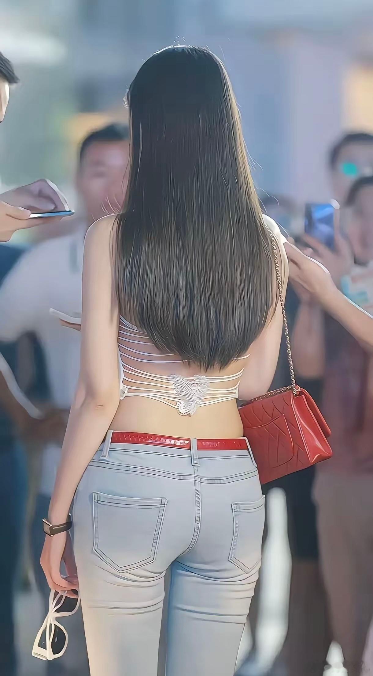 这种衣服对身材没点自信的是真不敢穿！​​​