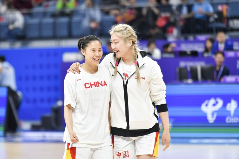 中国女篮外线合格的就小罗，王思雨，王佳琦体能有问题，杨舒予对抗不足，张茹没三分，