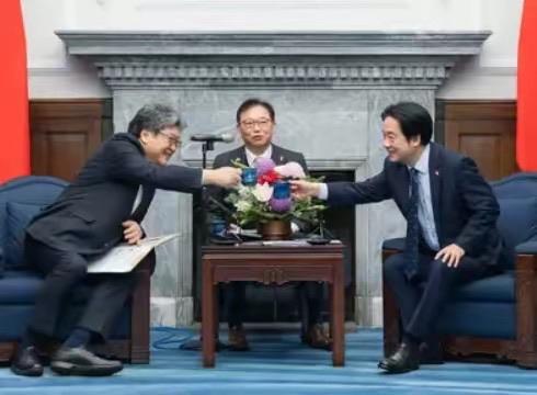 22日，赖桑会见自民党干事长代行萩生田光一。其毫无廉耻的表示：“感谢高市首相上任