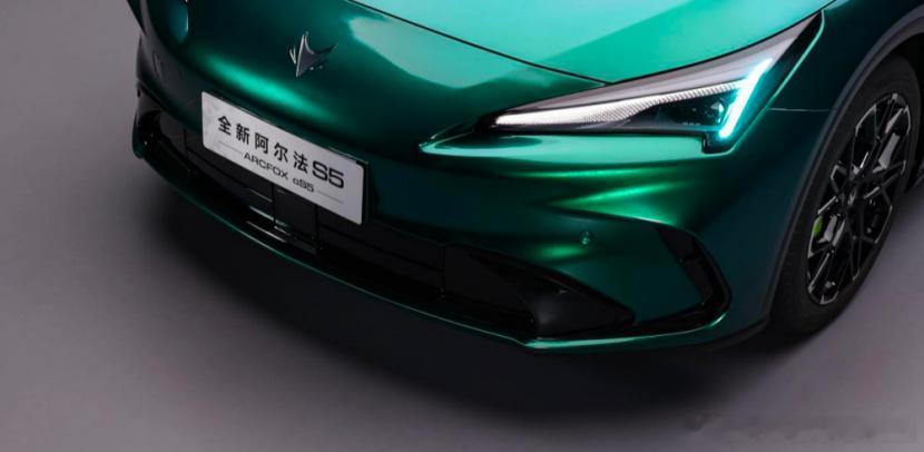 内外兼修，还有“小蓝灯”，极狐阿尔法S53月1日开启预售。日前，我们从官方获悉