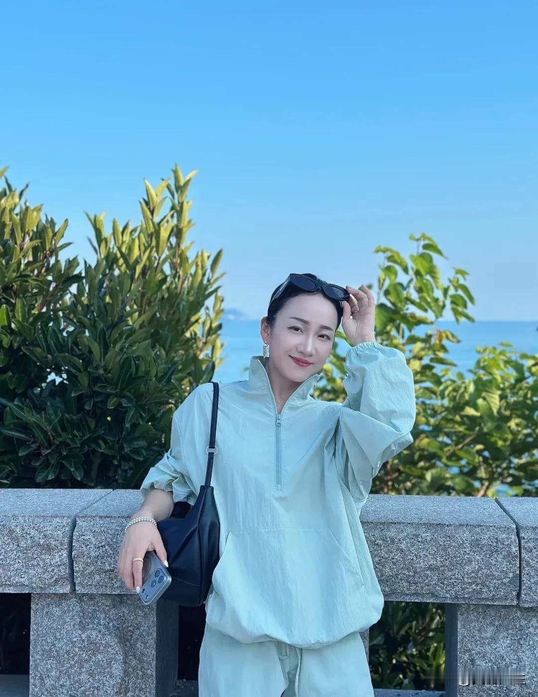🍁踱步书圣故里，躲进山弥小院，借一杯冰咖啡，承接千年墨香。