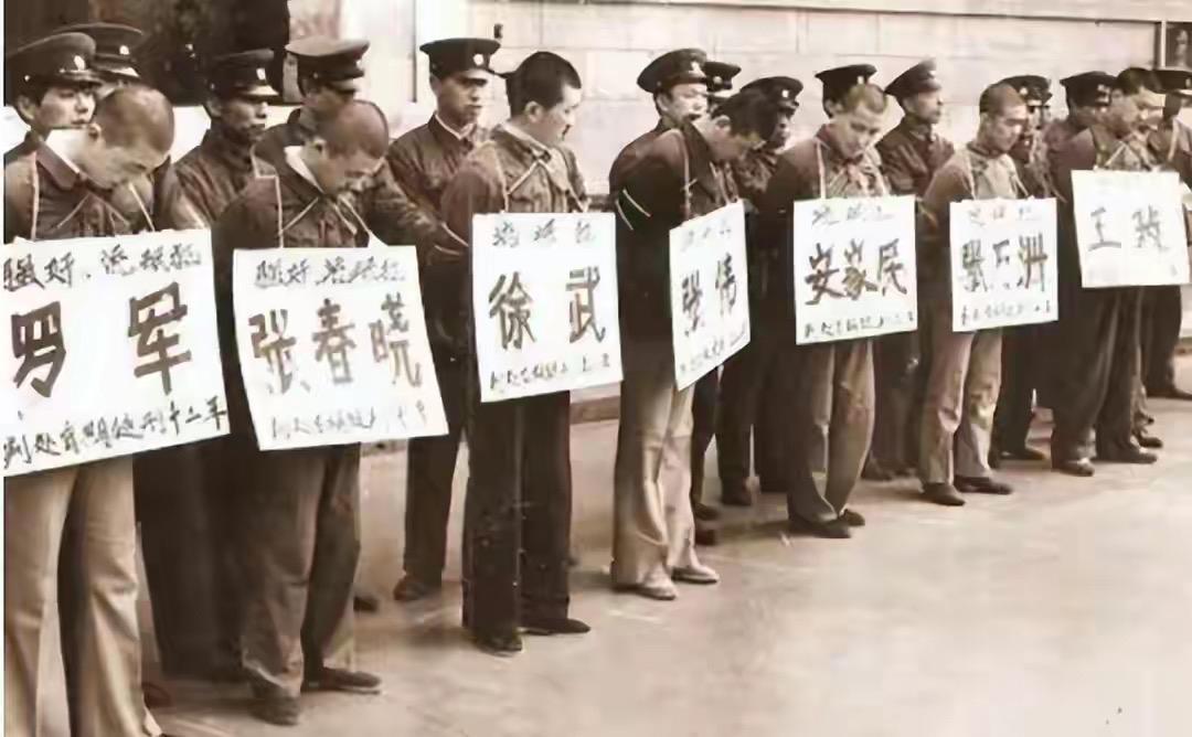 83年严打有多严？非常非常严，严到连南美毒贩、意大利黑手党都闻风丧胆那种。