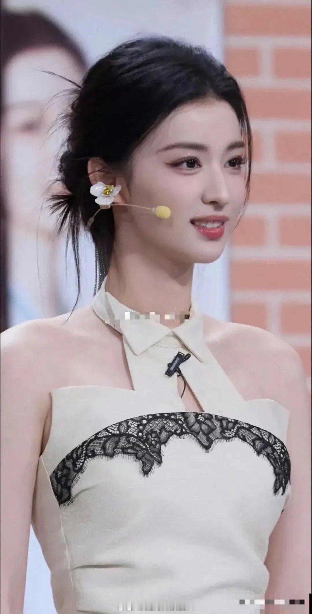 王楚然让大家明白，舞台上的明星再耀眼，私下里他们也只是普通人