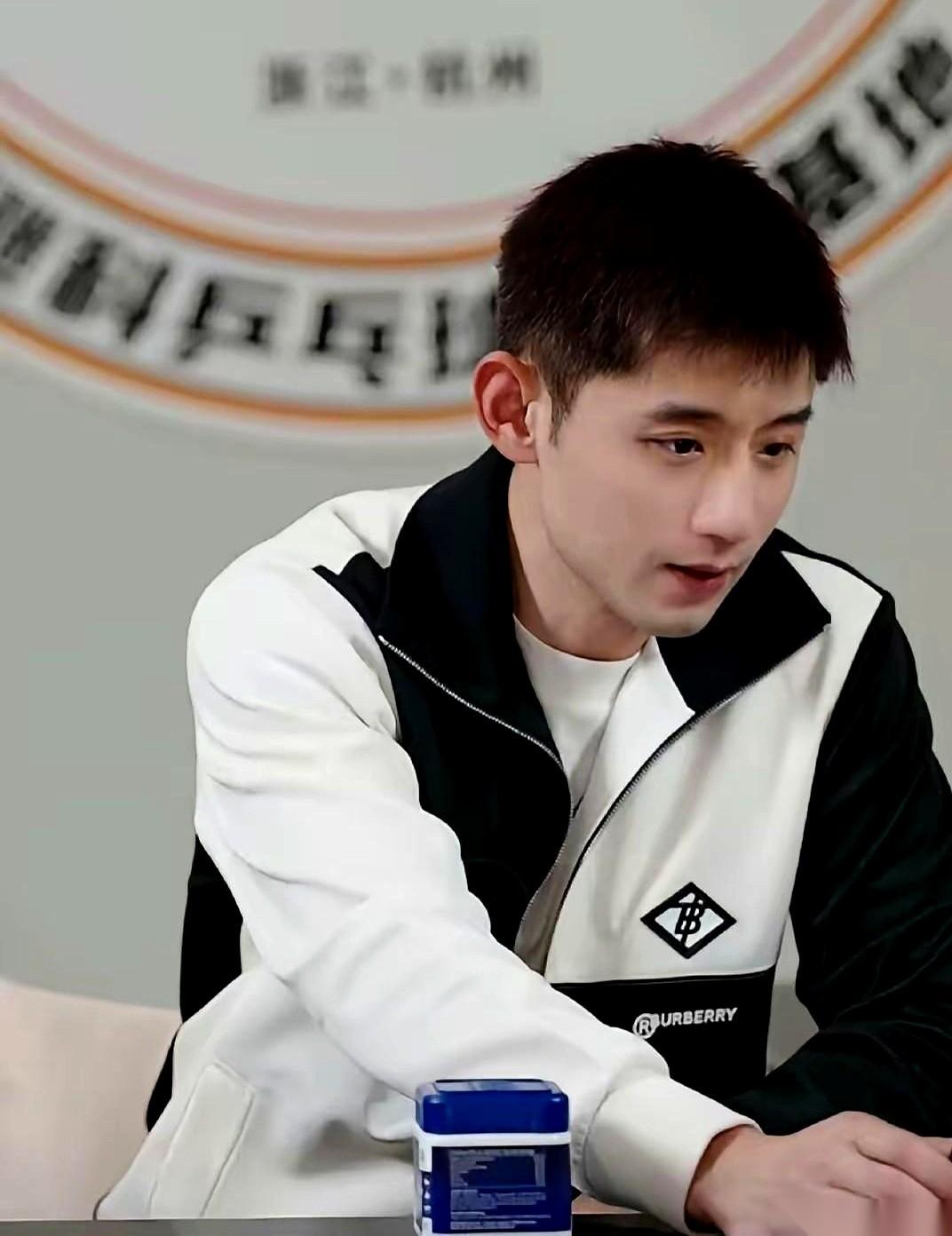 人家问张继科，以后让不让你儿子打乒乓球？他想都没想，摇头：“不让。”斩钉截铁