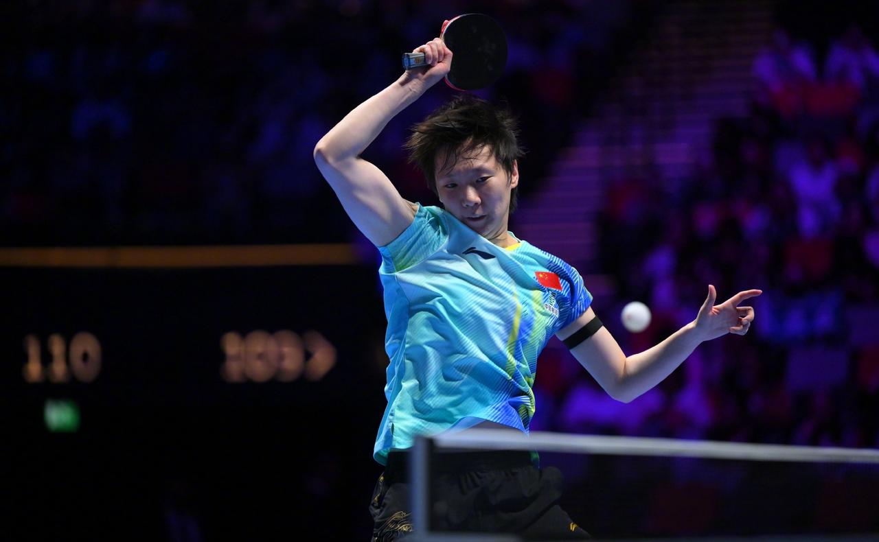 打削球选手真的太考验体能了，肉眼可见的王曼昱已经累到极致了，对阵日本削球手桥本帆