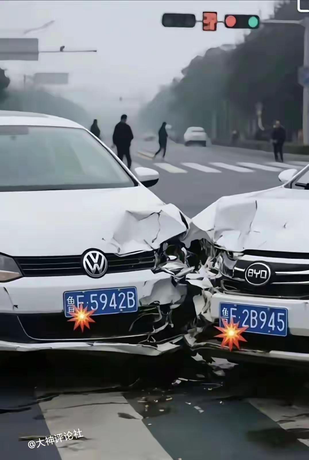 哈哈哈哈哈……看到这俩车牌，原谅我不厚道的笑了！还笑岔劈了！这缘分来了，挡也挡不