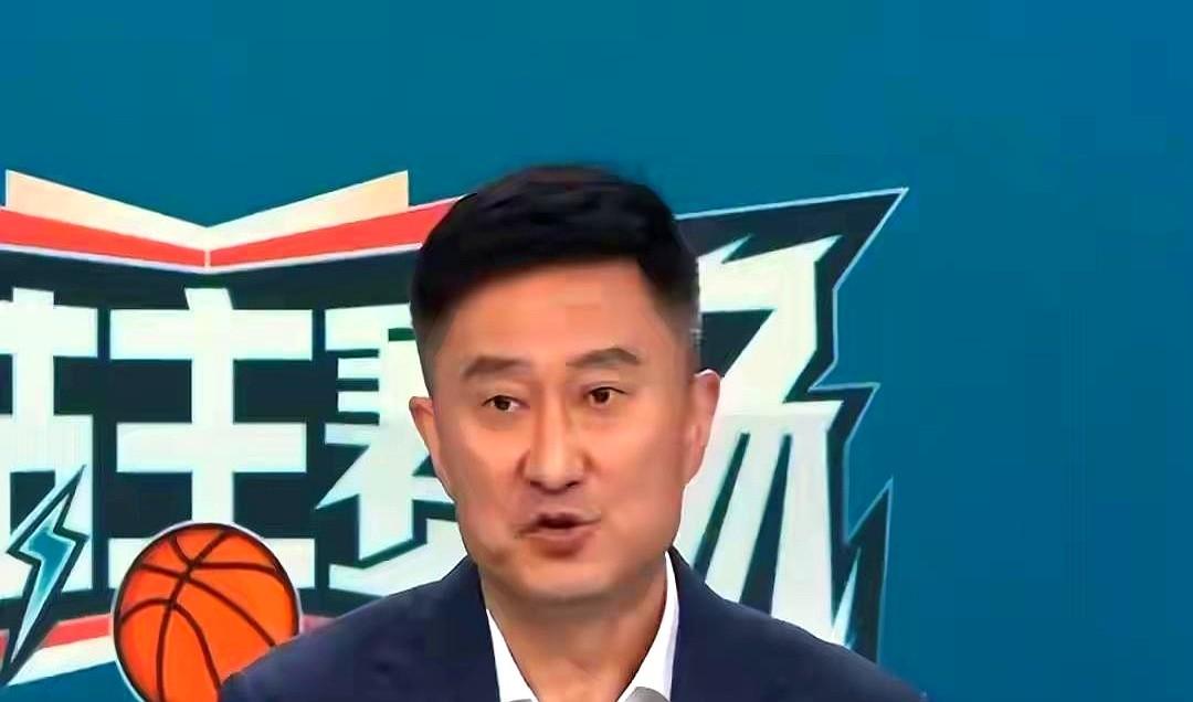 原来中国男篮的“溃败”早有预兆！亚洲杯赢球时杜锋解说席没笑，早感觉到球队依赖