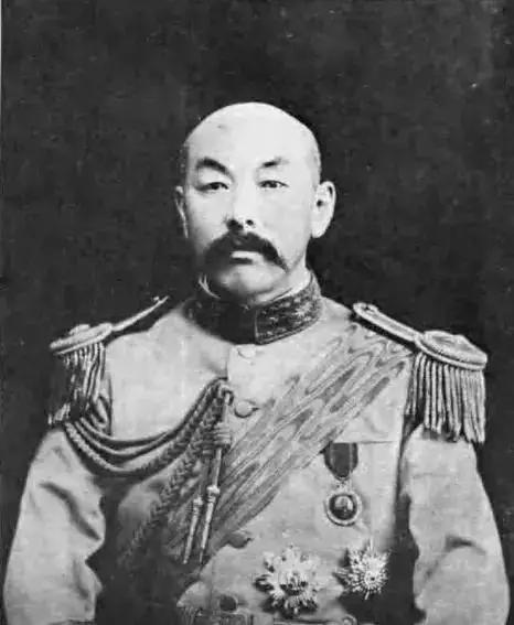 1924年，吉林督军孙烈臣病重之际，奉系军阀首领张作霖亲自来到孙的住所看望他，这