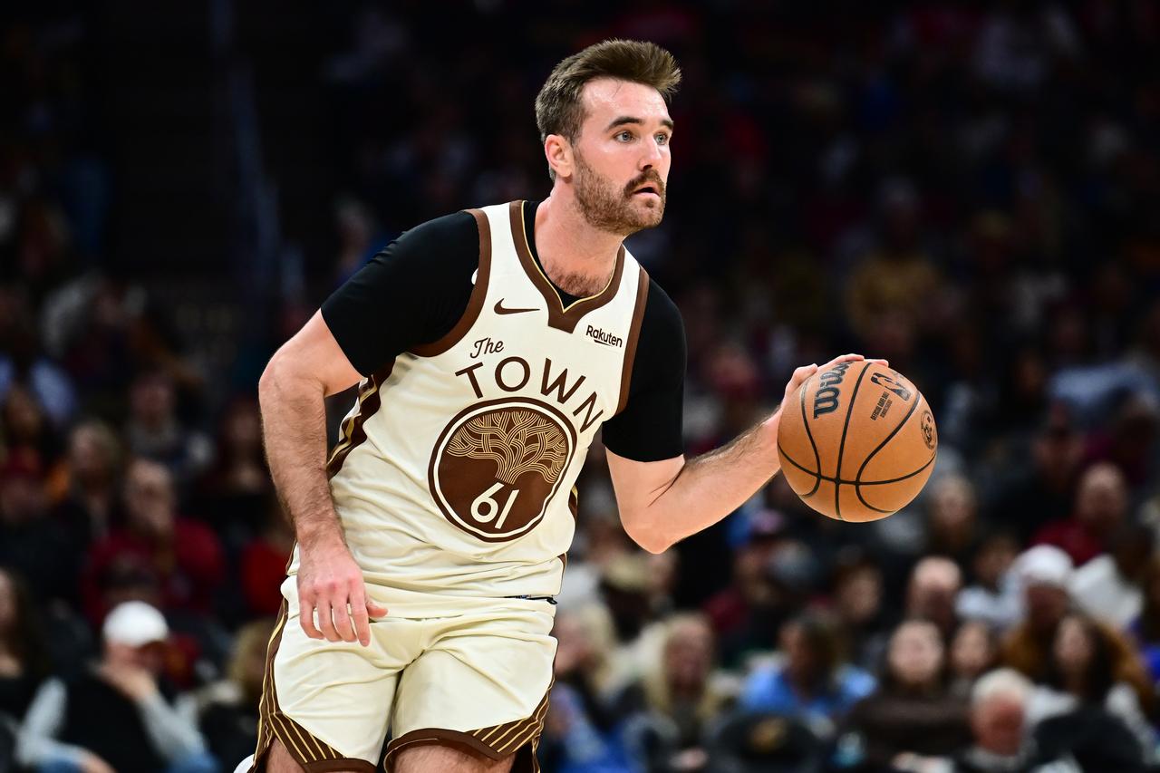 我来抗压！斯潘塞过去3场比赛：——对阵雷霆，17分，全队最高——对阵76人