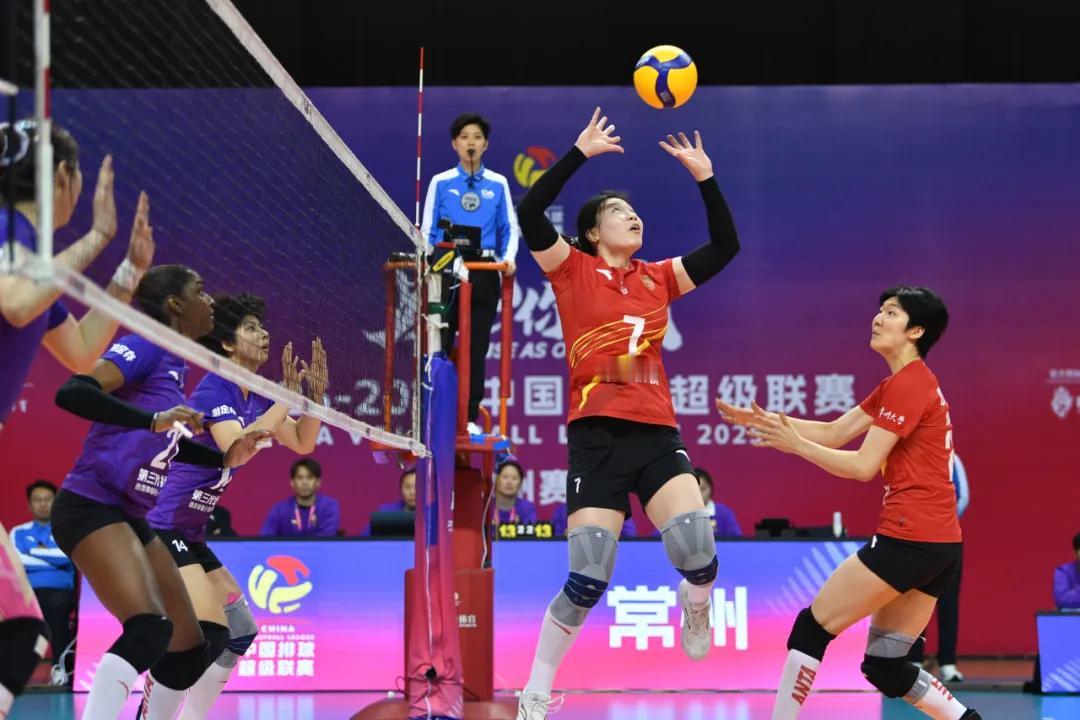 女排联赛再下一轮苏津女排再度交手，结果完全在预料之中。新赛季女排联赛第十一轮