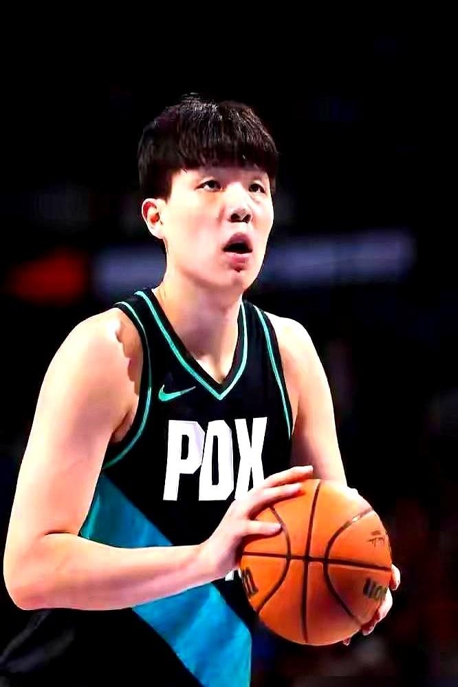 你以为他亏大了？恰恰相反。杨瀚森放弃CBA顶薪，拿了开拓者2139万美元合同