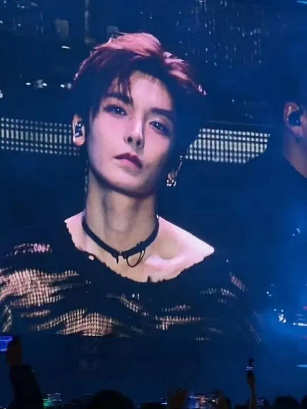 侯明昊想man就man，想美就美，想帅就帅可塑性强就是这样，什么风格都可以尝试，