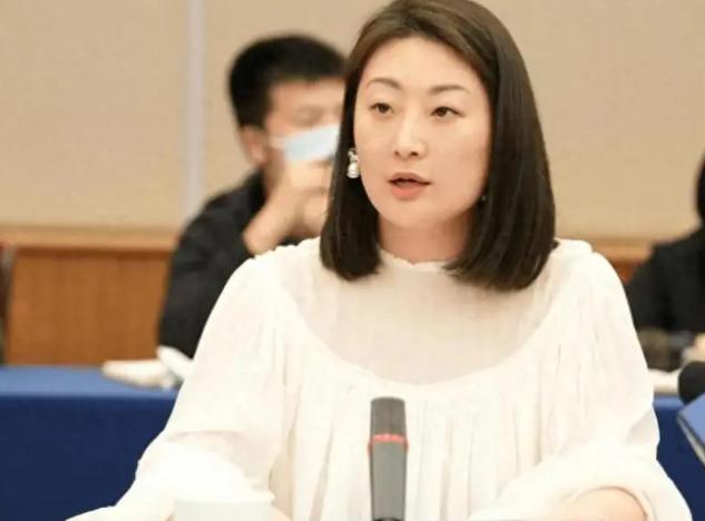 宗馥莉六亲不认，对待父亲的外室子缺乏亲情，她应该像宗庆后一样照顾宗家人？善良的