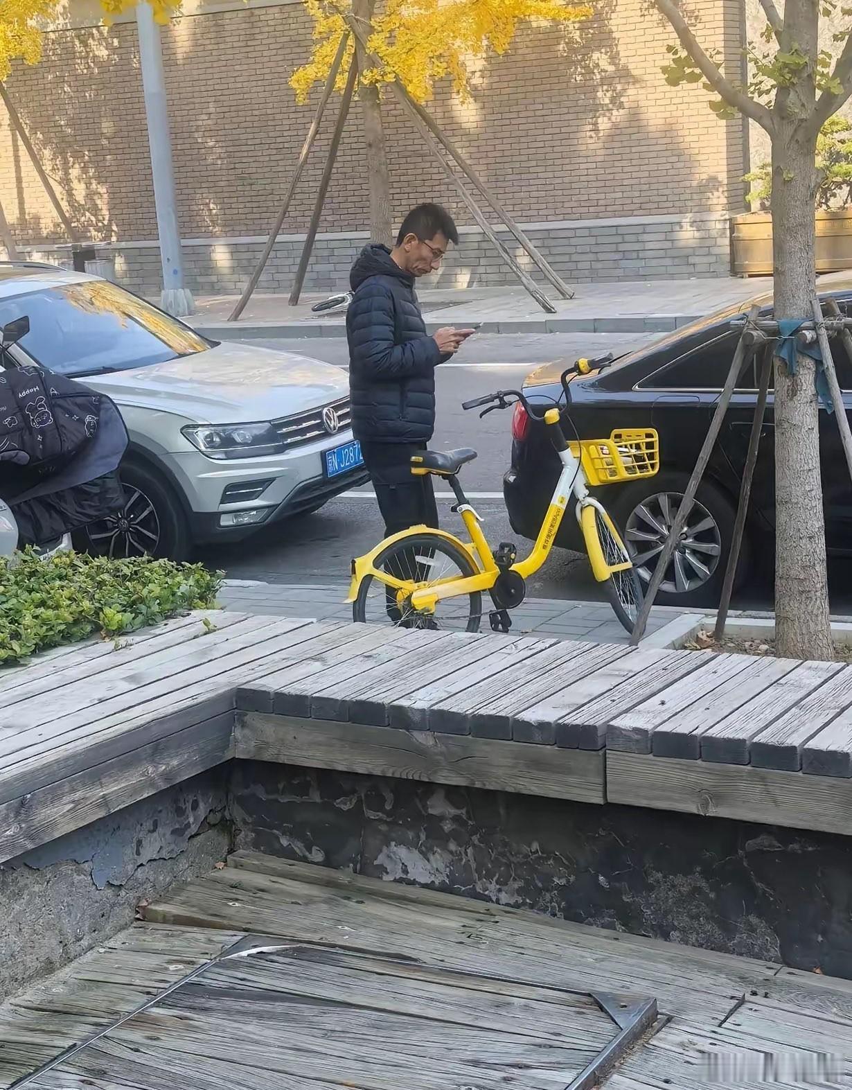 没有新东方和孙东旭早年的平台，可能确实难有董宇辉被大众看见的契机；但反过来，没