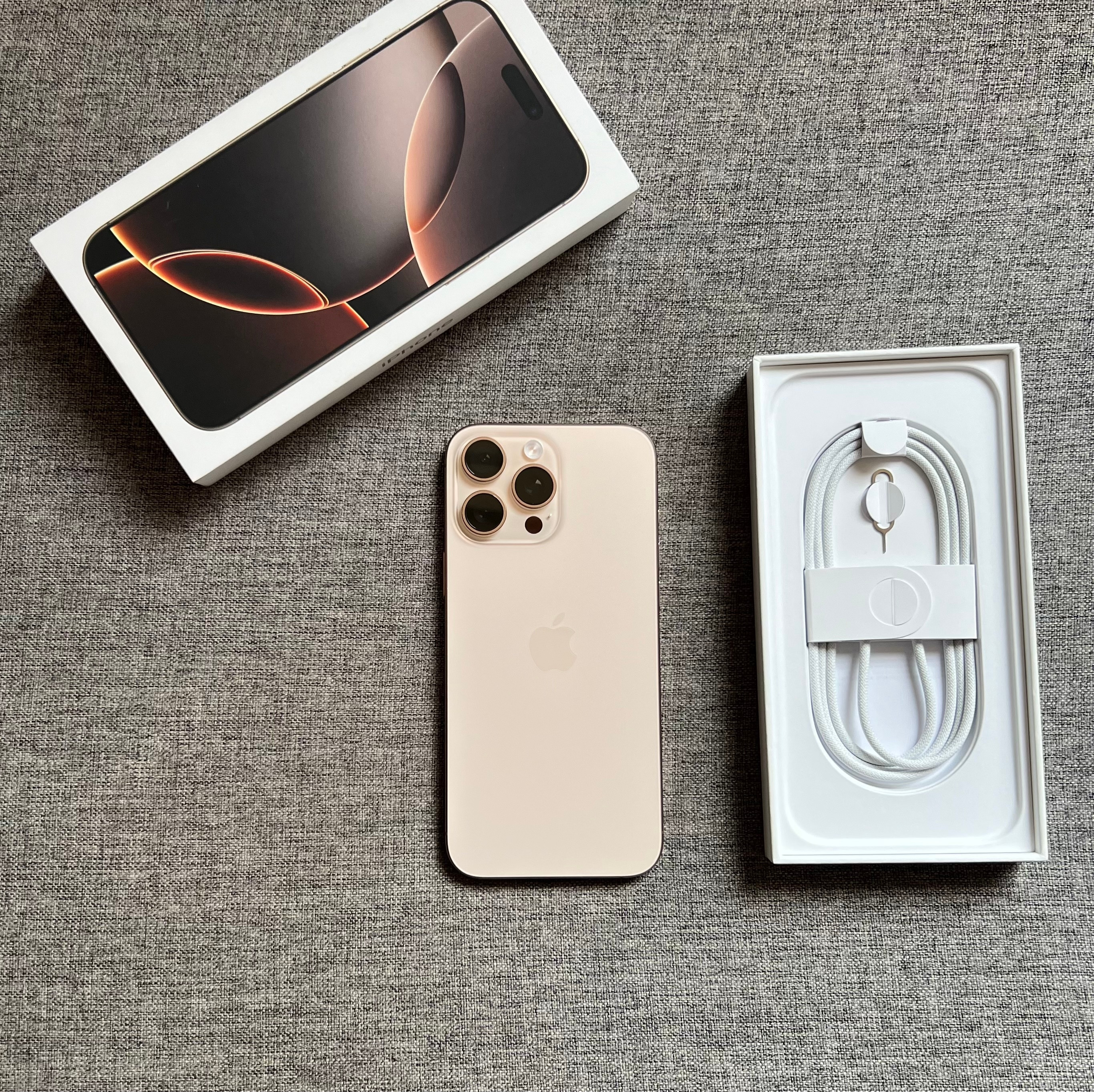 国行iPhone16ProMax1TB沙漠色，95+新，轻微划痕，电池效率