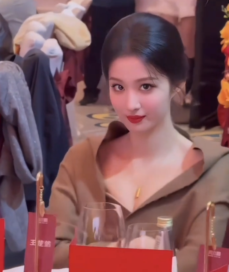 这个这样的女朋友好累一个眼神都万般心机