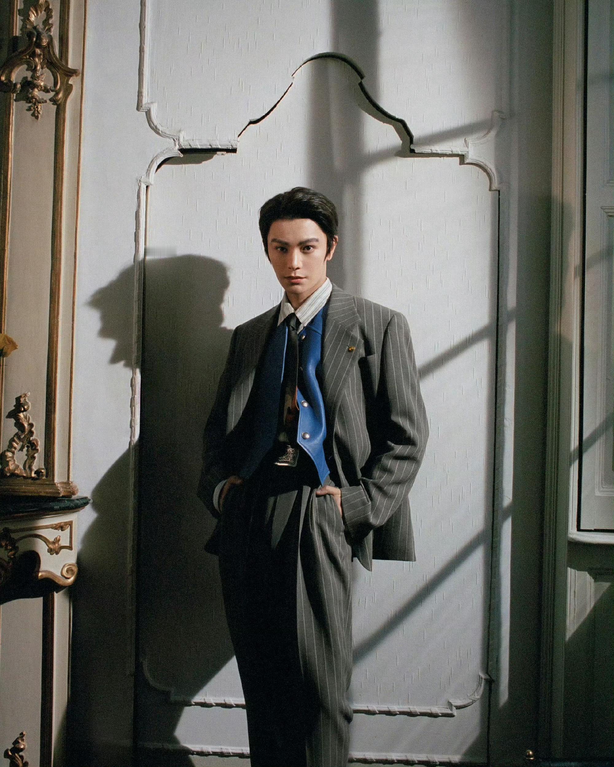 我现在真的会忍不住看他脖子​​​