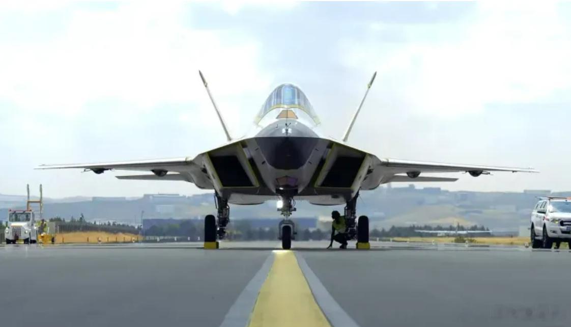 P1滑行测试成功，土耳其五代机加速，全球空权秩序要变天？2026年7月31日，综