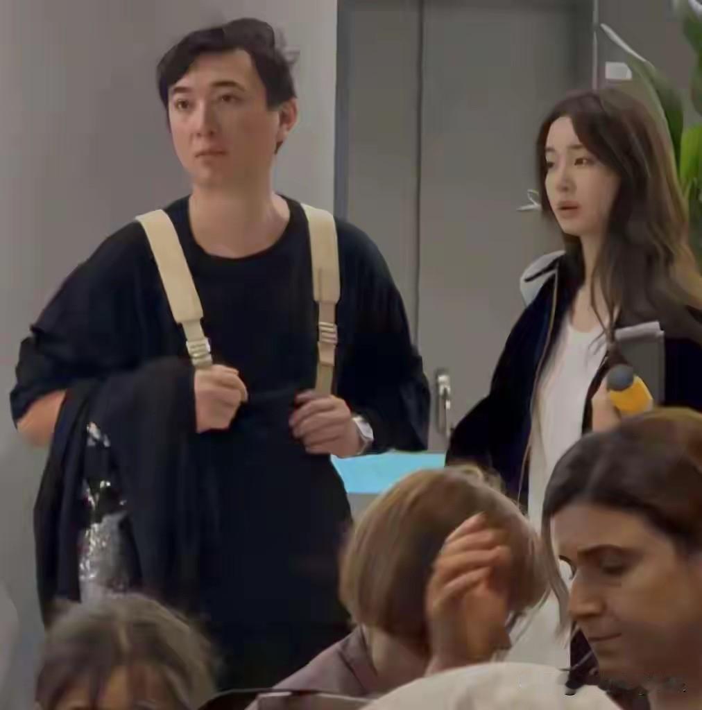 这是王思聪的新女友，看起来很漂亮，比懒懒的身材还好，也许是正处在热恋中的缘故，王