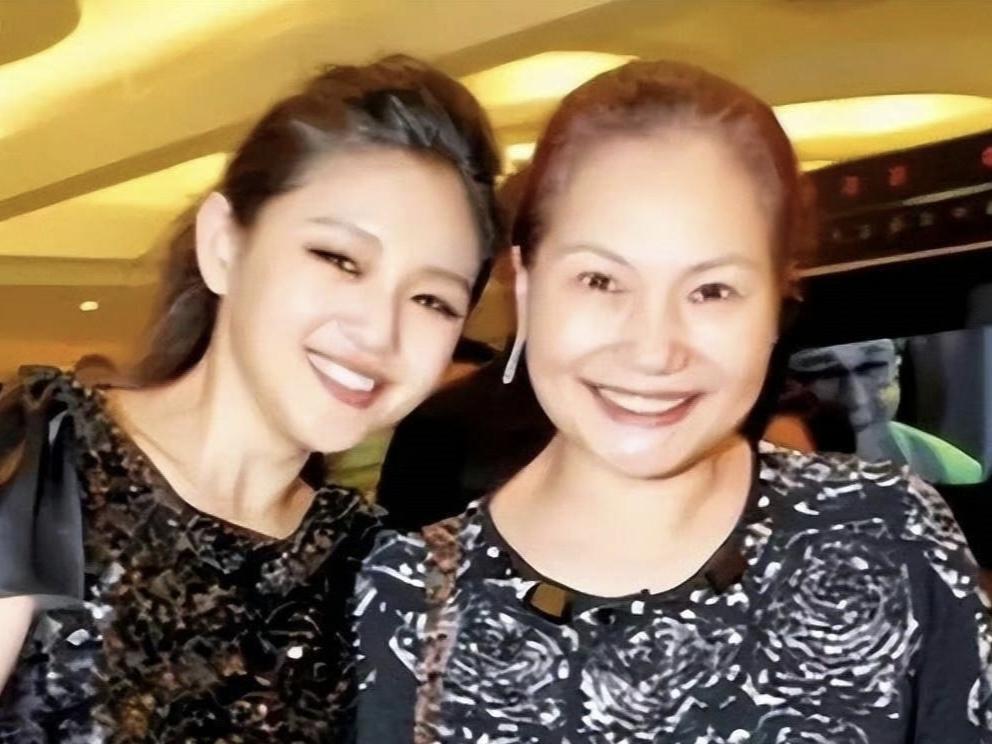 “我就要被赶出家门流落街头了。”7月8日，面对媒体采访，S妈哀叹道。去年2