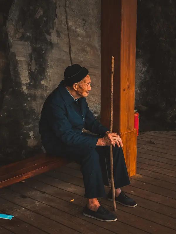 长寿的人活不明白我们村有不少长寿老人，八十多岁是正常的，我爷爷奶奶都是八十六岁