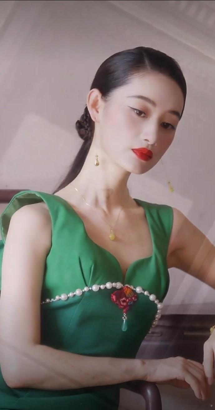 第一次对建模脸有了实感看到郭晓婷才知道，原来建模脸真的存在于现实！流畅的脸部线