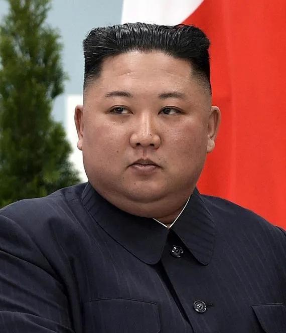 2018年，金正恩要去新加坡会见美国总统特朗普，朝鲜因为找不到一架能飞远程的飞机