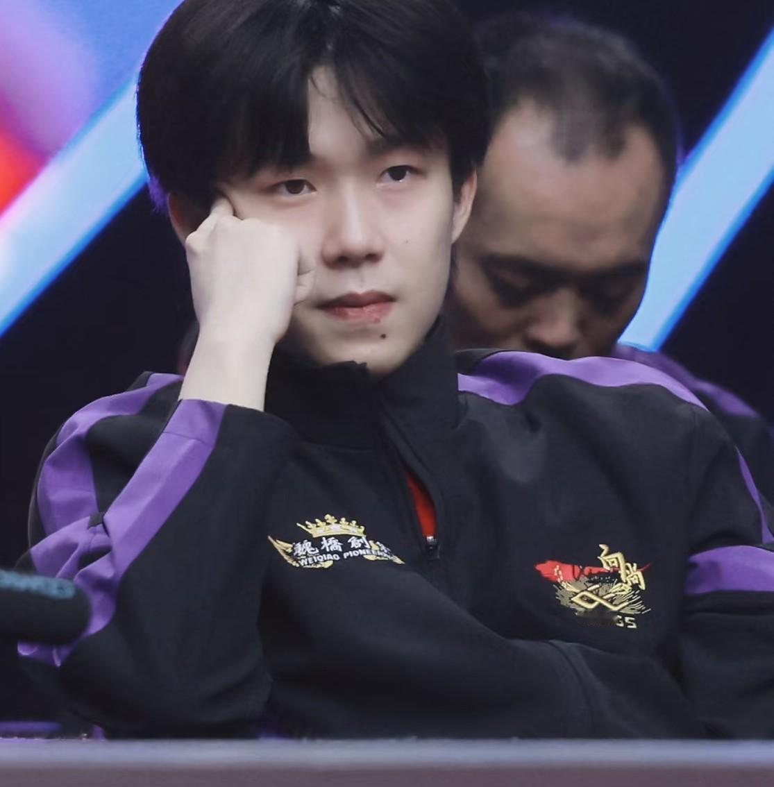 大家发现了没王楚钦五官有一个特点这次乒超总决赛，忽然之间发现，王楚钦的鼻