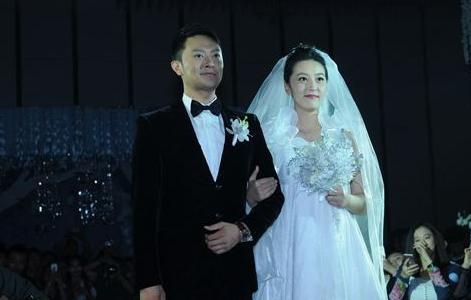 2015年，印小天豪掷400万娶娇妻，看似完美的白富美妻子，实际上除了样貌，没有