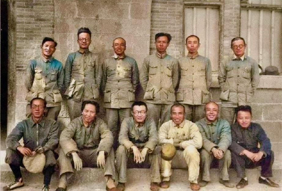 看完党史，看阅兵全程热泪盈眶。当时谁能想象今日之成就！方向对了，路再难都值得