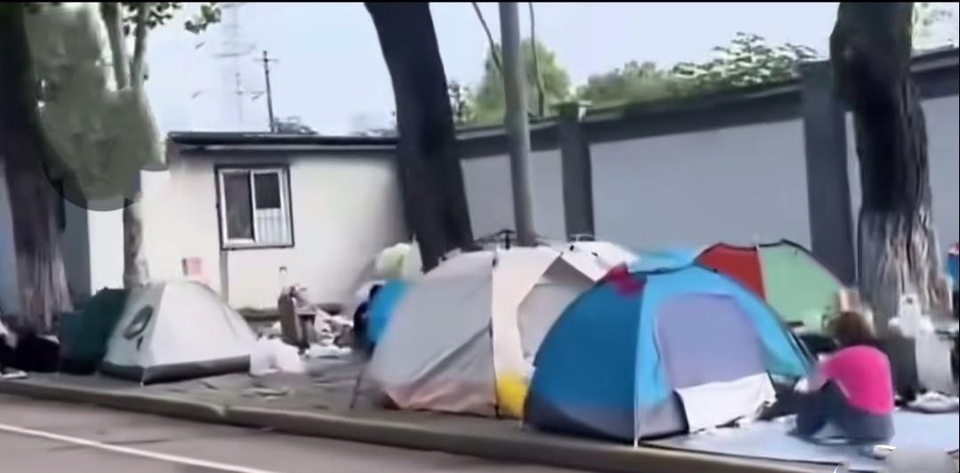 对于国庆出游时旅店价格上涨，不同人看法不一。我亲身体验了一把，30日出行，10