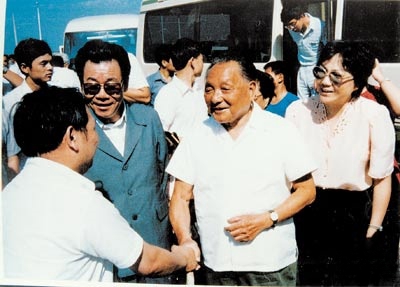邓小平身边的这位领导人，当时是天津市委书记，木匠出身，从最基层走上来的领导干部。