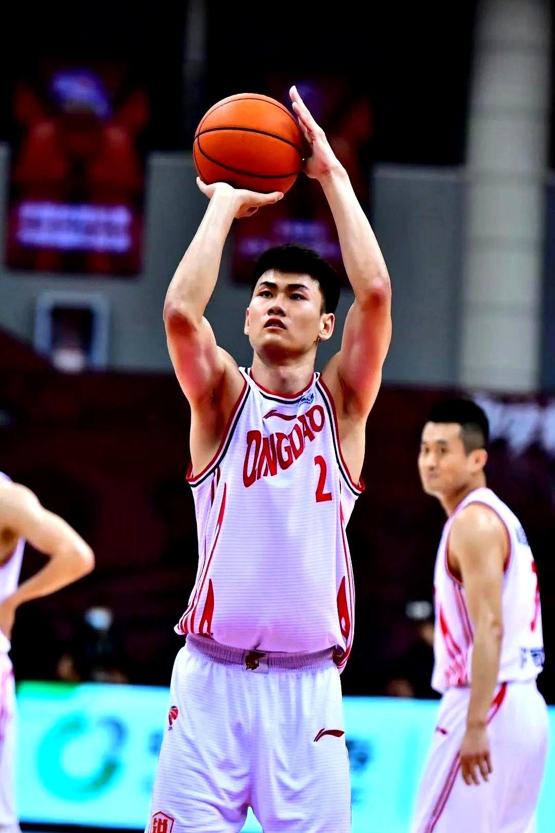 咱们男篮国家队选择有没有潜规则这事我不清楚。但CBA、全运会表现出色的徐杰、