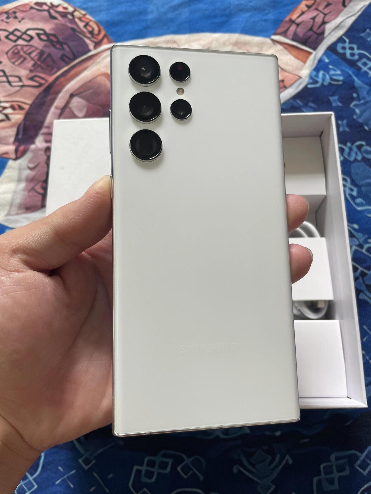 Ultra有什么升级说实话，身边好多人一聊起三星S22Ultra，张口就是“不